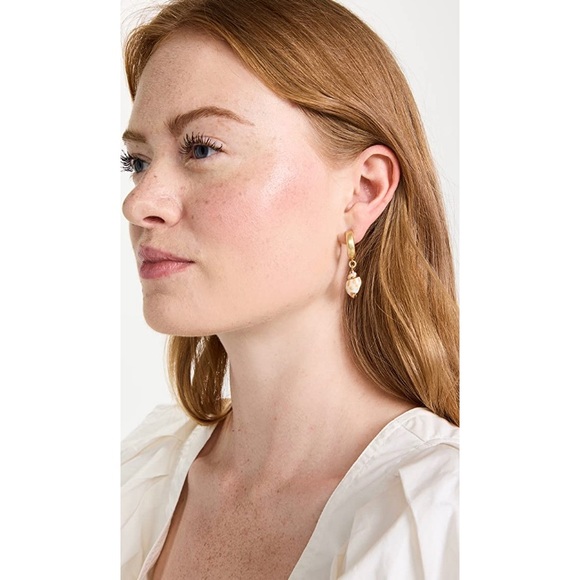 Madewell Shell Beach Hoops - Picture 3 of 5